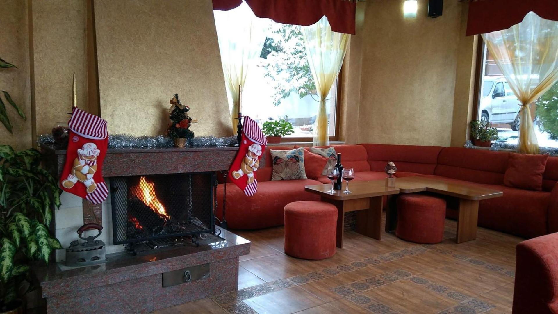 Family Hotel Emaly 1 Банкя Экстерьер фото